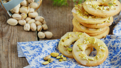 cookies with pistachios and lemon icing