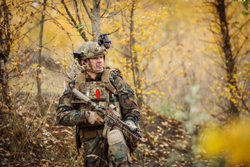 Naklejka premium Solder is preparing an ambush for the enemy