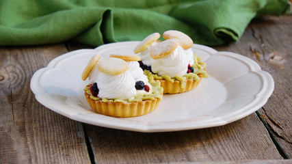 tartlets with cream, tea matcha curd and whisked egg whites