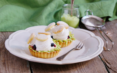 tartlets with cream, tea matcha curd and whisked egg whites
