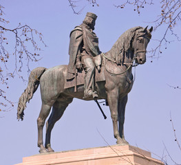 Fototapeta premium statua equestre dell'eroe italiano giuseppe garibaldi