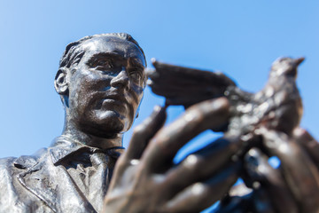 Obraz premium Bronzeskulptur vom Dichter Federico Garcia Lorca
