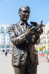 Fototapeta premium Bronzeskulptur vom Dichter Federico Garcia Lorca