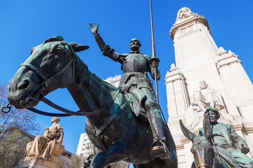 Don Quijote Statue auf der Plaza de Espana in Madrid