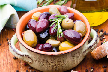 Olives in bowl