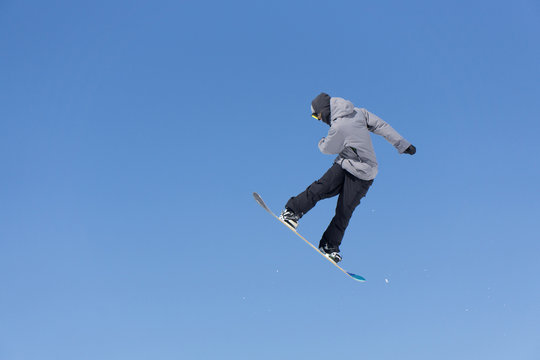Snowboarder jumps in Snow Park