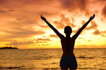 Fototapeta premium Freedom woman silhouette living a happy free life