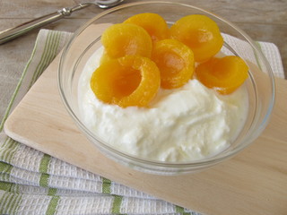 Dickmilch mit Aprikosen