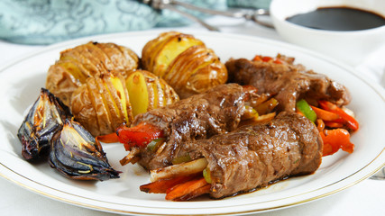 beef rolls with vegetables and soy sauce