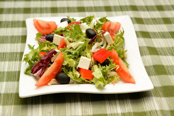 vegetable salad on plate