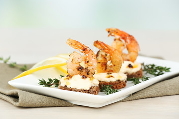 Appetizer canape with shrimp and lemon