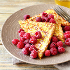 French toast with raspberries