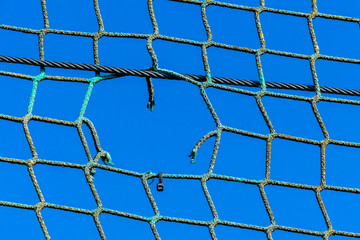 Loch in einem Netz