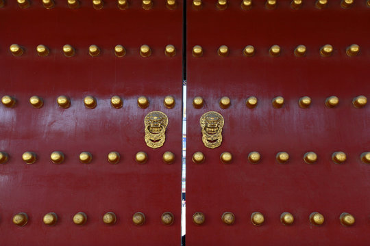中国北京天坛的红色大门