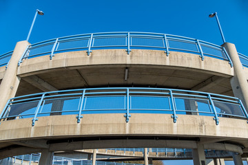 Mehrgeschossige Fußgängerbrücke