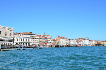 Fototapeta na wymiar La mer et Venise