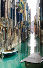 Obraz na płótnie Canvas Venice scene along the walk way.