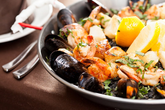 seafood paella in the fry pan