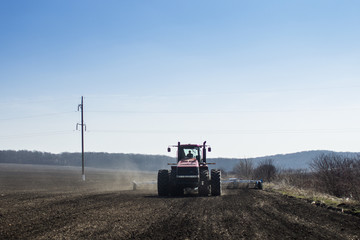 tractor in the field sow