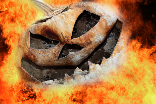 Der K&uuml;rbiskopf im Feuer