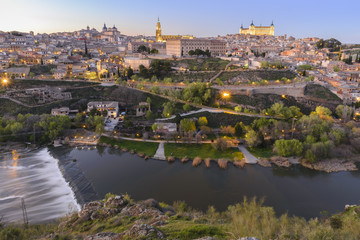 Fototapeta na wymiar Panoramic view of Toledo at sunset (Spain)