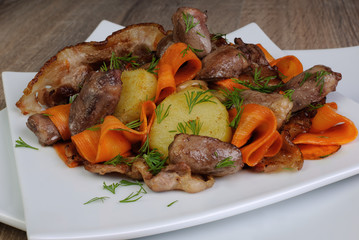 Warm salad with chicken hearts