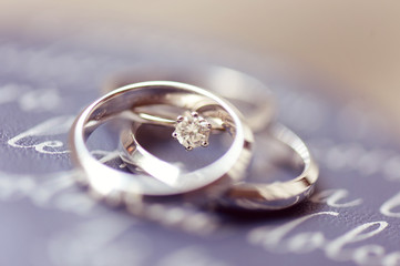 Obraz na płótnie Canvas Beautiful engagement and wedding rings