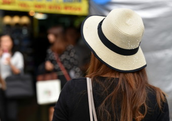 la femme au chapeau