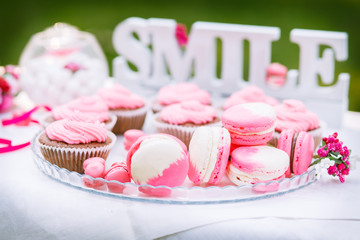 macaroon cakes smile