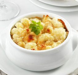 Cauliflower with cheese gratin