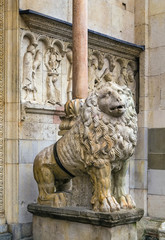 statue of lion, Modena, Italy