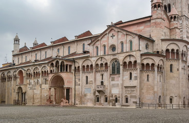 Fototapeta na wymiar Modena Cathedral, Italy