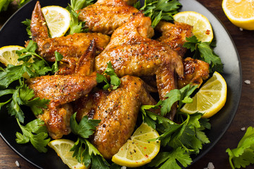 Roasted chicken wings with parsley and lemon