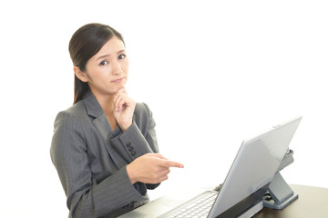 不安な表情のオペレーター