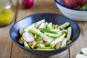 Apple with walnut salad