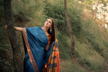 Beautiful girl in traditional Indian sari - obrazy, fototapety, plakaty