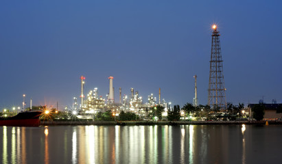 Obraz premium Oil refinery