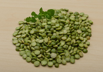 Dry green peas