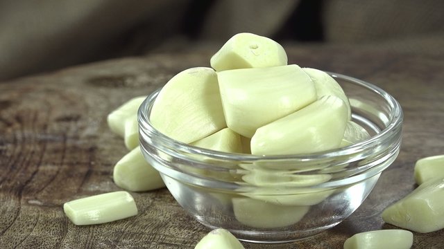 Portion of peeled Garlic (seamless loopable)