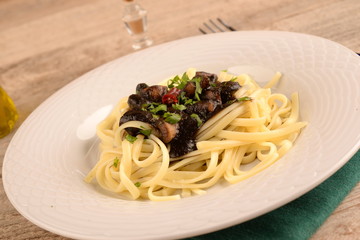FETTUCCINE SQUID INK -FETTUCCINE AL NERO DI SEPPIA