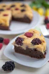 Schokoladen Käsekuchen mit Beeren