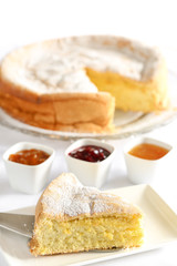 gâteau de Savoie nature et confitures 6