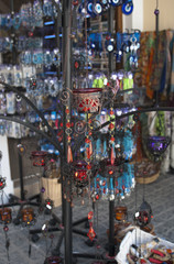 Fototapeta na wymiar продажа сувениров на улице