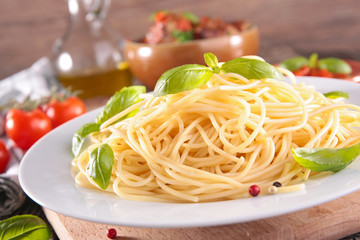 spaghetti and ingredients