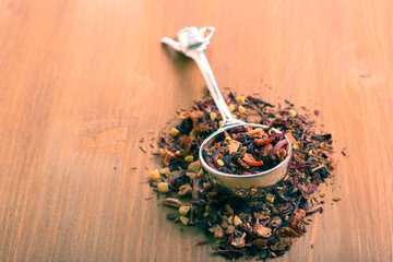 Dry mix of red herbal and fruit tea