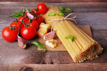 Pasta with cherry tomatoes and other ingredients