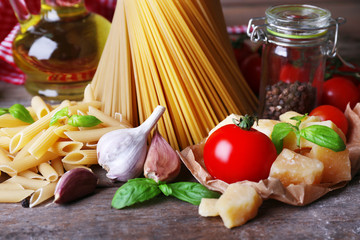 Pasta with cherry tomatoes and other ingredients