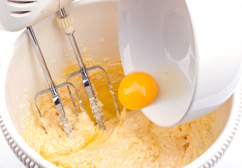 Baking process with auto beater tool and preparing dough for a h