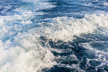 Speed boat wake