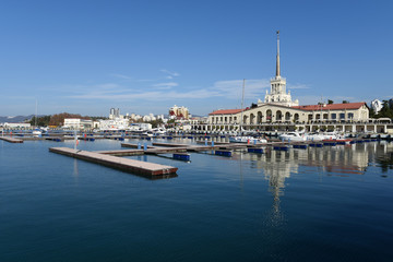 Fototapeta na wymiar Морской порт в городе Сочи